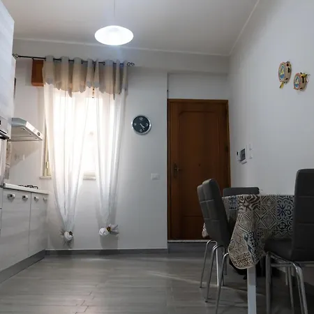 Nick & Santo's Holiday Homes R *